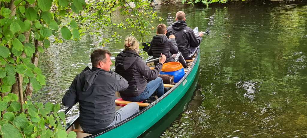 Familienkanu: 4-6 Personen auf der Mildenitz